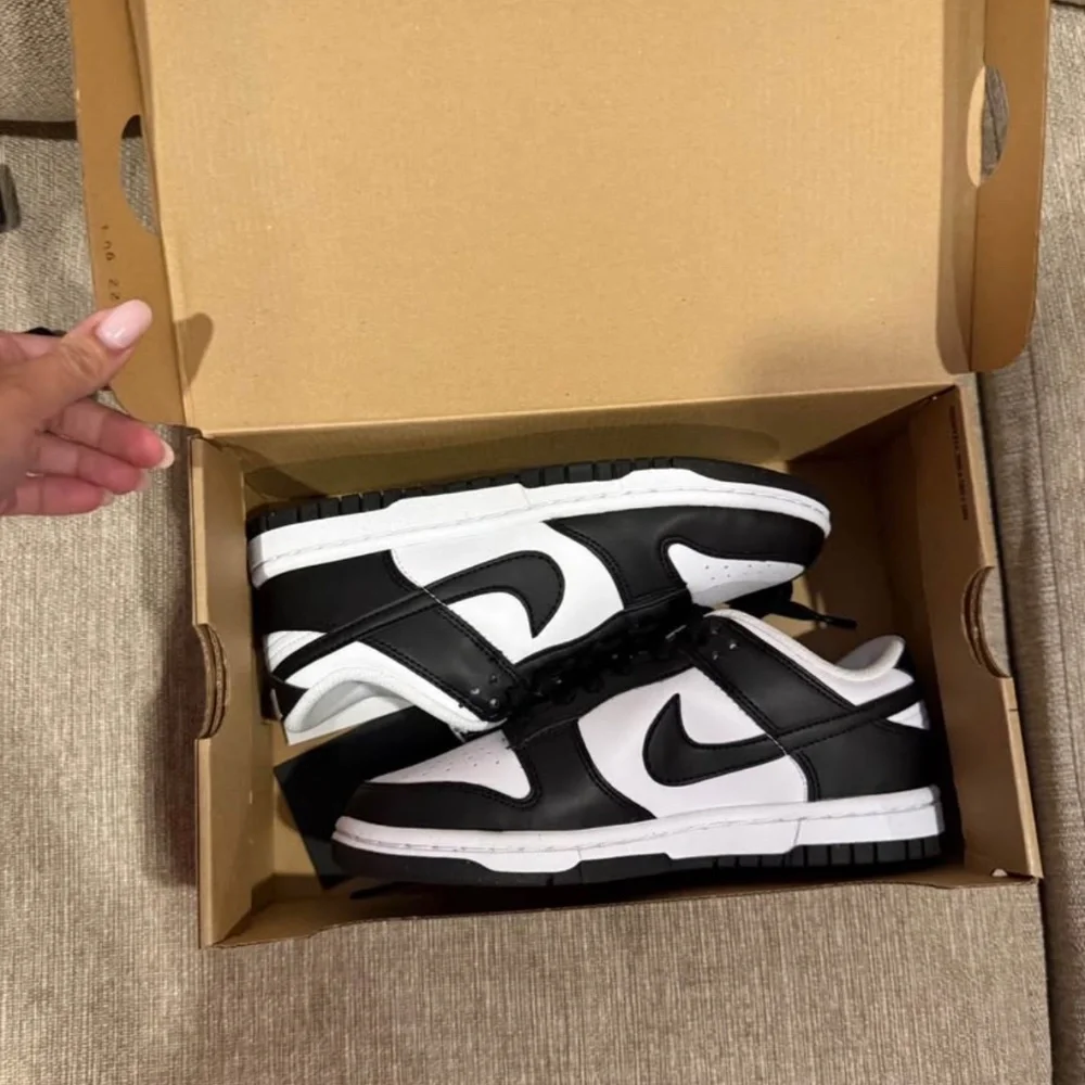 Panda Nike dunks - Picture 1 of 5